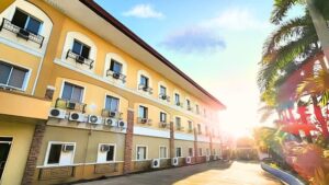 BTES (Brainy Tutelage English School) | ビーティーイーエス